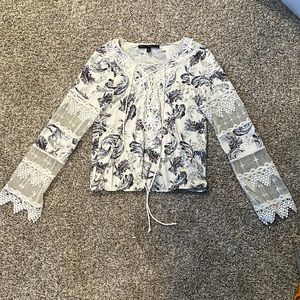 5/$20 ❤️𝙑𝙙𝙖𝙮 𝙘𝙡𝙤𝙨𝙚𝙩 𝙨𝙖𝙡𝙚 White House Black Market Lace Sleeve  Top